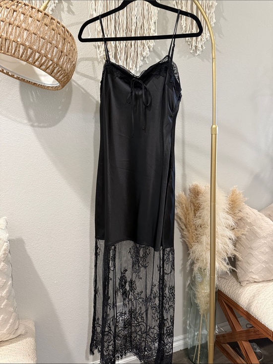 Le Lis Dresses & Skirts - Le Lis Black Satin & Lace Slip Dress